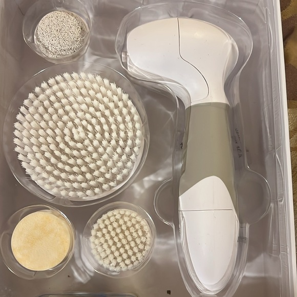 BNIB Demabrush Advanced Cleansing System - Picture 3 of 6